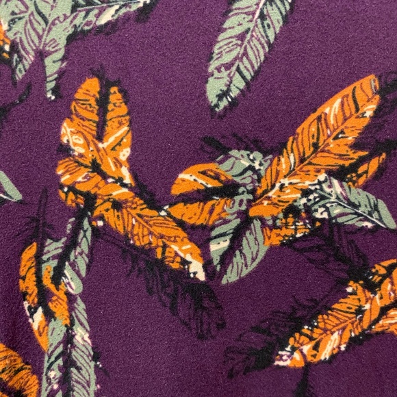 ⚡️FLASH SALE⚡️NWT LuLaRoe Carly Purple Feathers XS - Picture 3 of 6